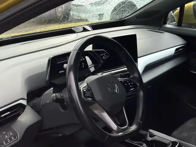 Keltainen Maastoauto, Volkswagen ID.4 – YXN-708