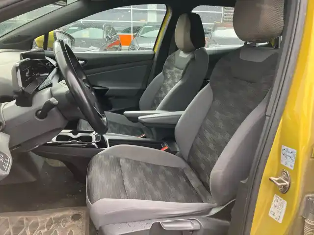 Keltainen Maastoauto, Volkswagen ID.4 – YXN-708