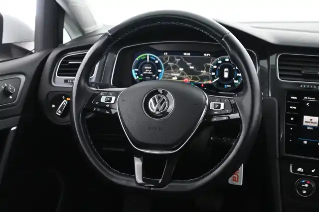 Valkoinen Viistoperä, Volkswagen Golf – YXO-276
