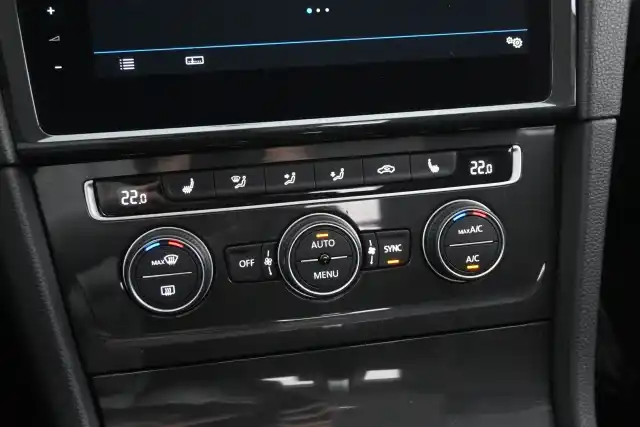 Valkoinen Viistoperä, Volkswagen Golf – YXO-276