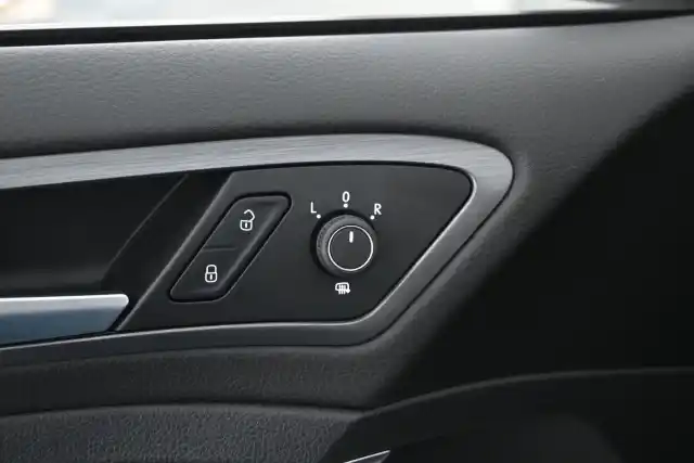 Valkoinen Viistoperä, Volkswagen Golf – YXO-276