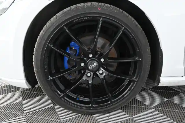 Valkoinen Viistoperä, Volkswagen Golf – YXO-276