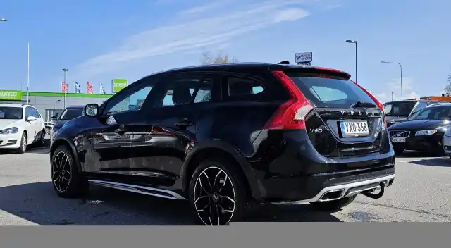 Musta Farmari, Volvo V60 Cross Country – YXO-358