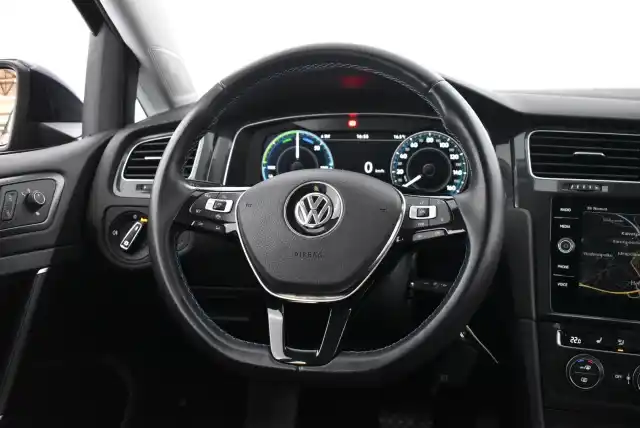 Sininen Viistoperä, Volkswagen Golf – YXO-960