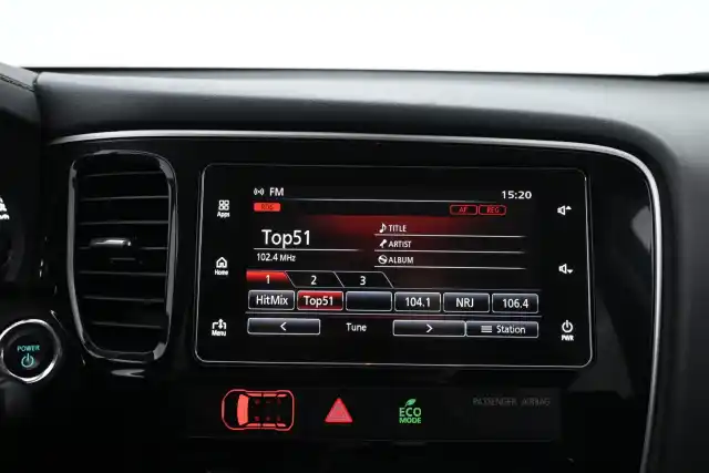 Valkoinen Maastoauto, Mitsubishi Outlander – YXR-683