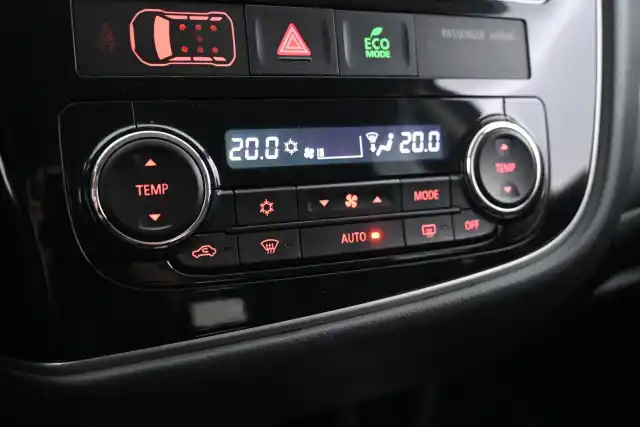 Valkoinen Maastoauto, Mitsubishi Outlander – YXR-683