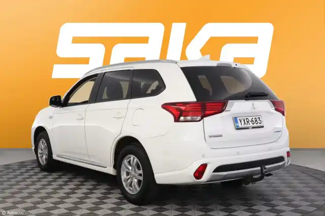Valkoinen Maastoauto, Mitsubishi Outlander – YXR-683