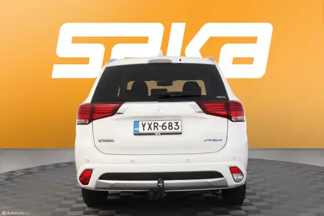 Valkoinen Maastoauto, Mitsubishi Outlander – YXR-683