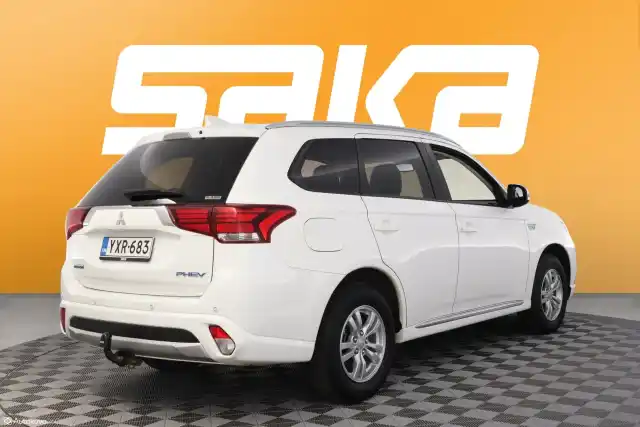 Valkoinen Maastoauto, Mitsubishi Outlander – YXR-683