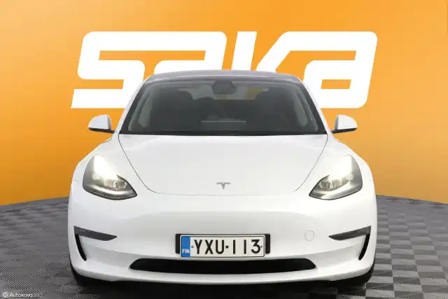 Valkoinen Sedan, Tesla Model 3 – YXU-113