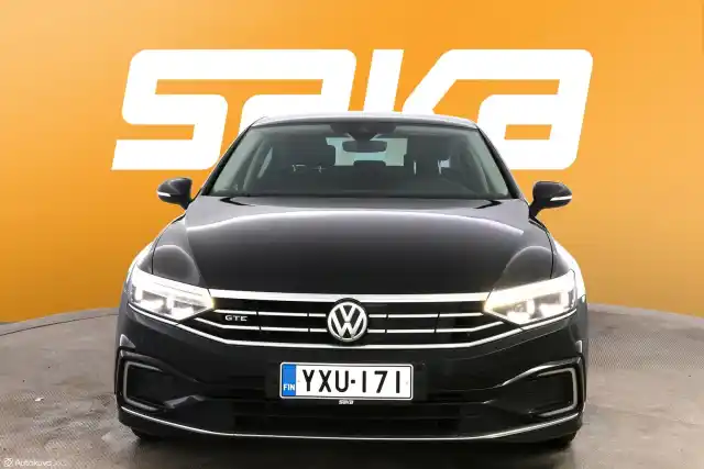 Musta Sedan, Volkswagen Passat – YXU-171