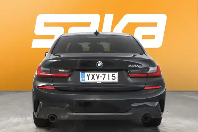 Musta Sedan, BMW 330 – YXV-715