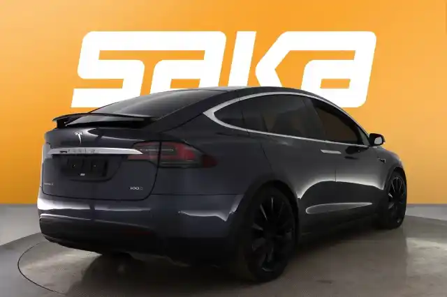 Harmaa Maastoauto, Tesla Model X – YXX-582