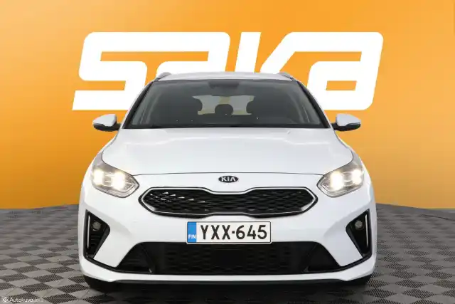 Valkoinen Farmari, Kia Ceed – YXX-645