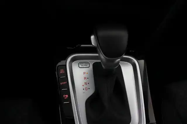 Valkoinen Farmari, Kia Ceed – YXX-645