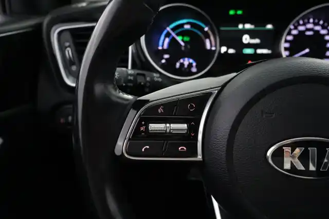Valkoinen Farmari, Kia Ceed – YXX-645