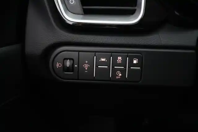 Valkoinen Farmari, Kia Ceed – YXX-645
