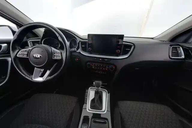 Valkoinen Farmari, Kia Ceed – YXX-645