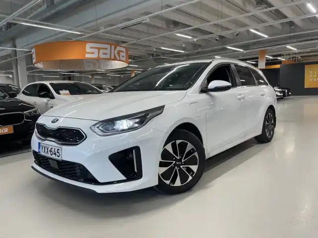 Valkoinen Farmari, Kia Ceed – YXX-645
