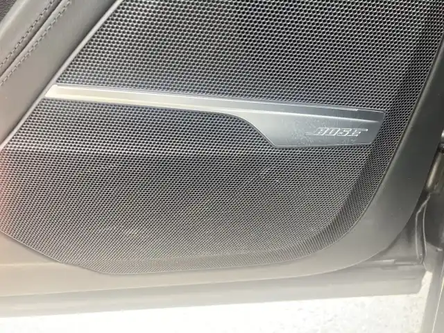 Harmaa Maastoauto, Audi Q7 – YXX-680