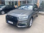 Harmaa Maastoauto, Audi Q7 – YXX-680, kuva 1