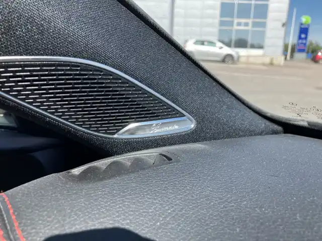 Harmaa Sedan, Mercedes-Benz CLA – YXY-154