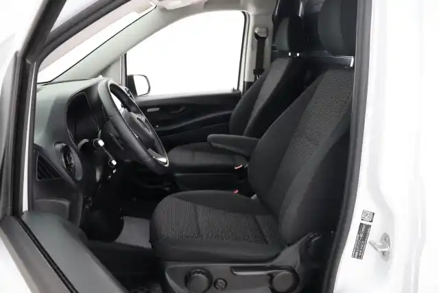 Valkoinen Pakettiauto, Mercedes-Benz Vito – YXZ-975