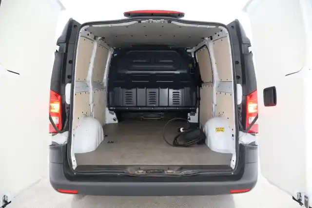 Valkoinen Pakettiauto, Mercedes-Benz Vito – YXZ-975
