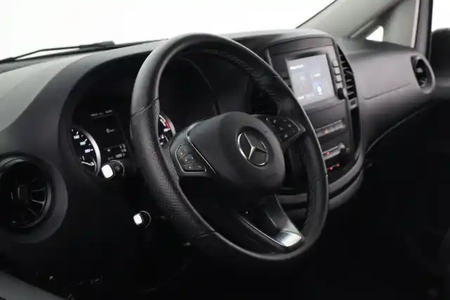 Valkoinen Pakettiauto, Mercedes-Benz Vito – YXZ-975