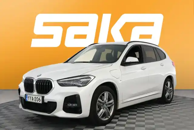 Valkoinen Maastoauto, BMW X1 – YYA-206