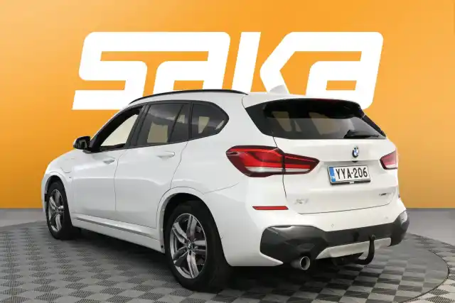 Valkoinen Maastoauto, BMW X1 – YYA-206