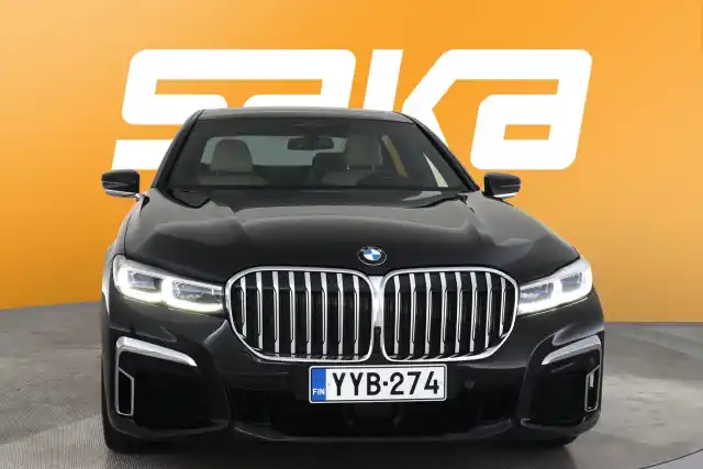 Musta Sedan, BMW 745 – YYB-274