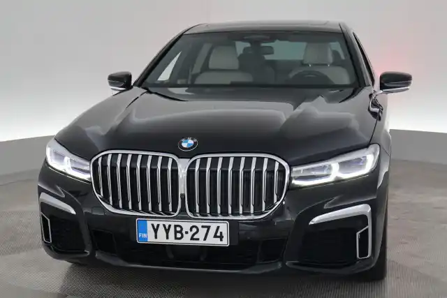 Musta Sedan, BMW 745 – YYB-274