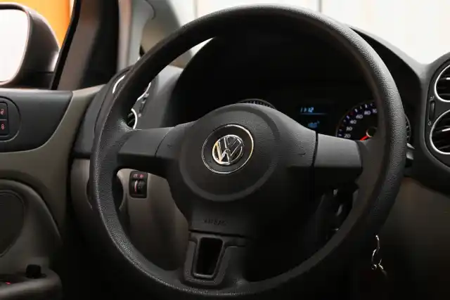 Ruskea Tila-auto, Volkswagen Golf Plus – YZV-177