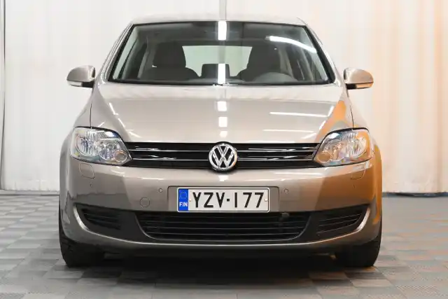 Ruskea Tila-auto, Volkswagen Golf Plus – YZV-177