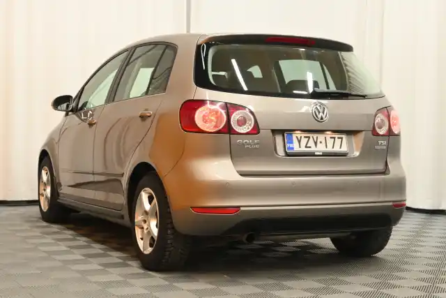 Ruskea Tila-auto, Volkswagen Golf Plus – YZV-177