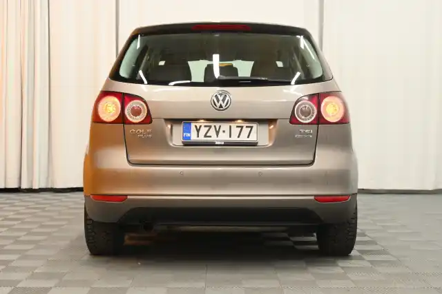 Ruskea Tila-auto, Volkswagen Golf Plus – YZV-177