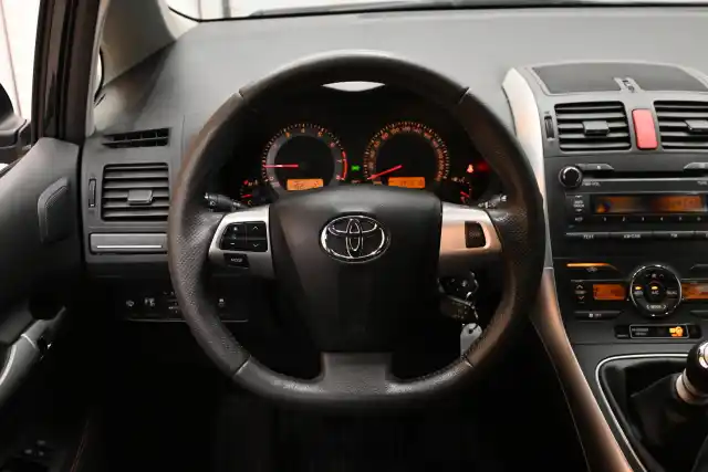 Musta Viistoperä, Toyota Auris – YZV-522