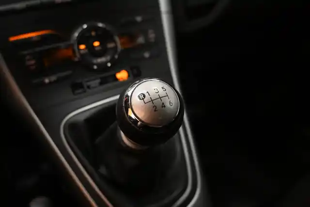 Musta Viistoperä, Toyota Auris – YZV-522