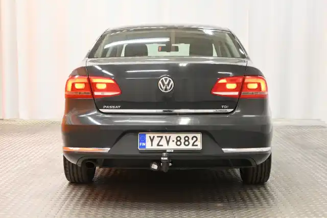 Harmaa Sedan, Volkswagen Passat – YZV-882