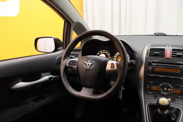 Harmaa Viistoperä, Toyota Auris – YZX-497