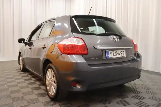 Harmaa Viistoperä, Toyota Auris – YZX-497