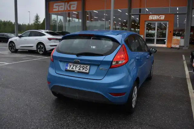 Sininen Viistoperä, Ford Fiesta – YZY-295