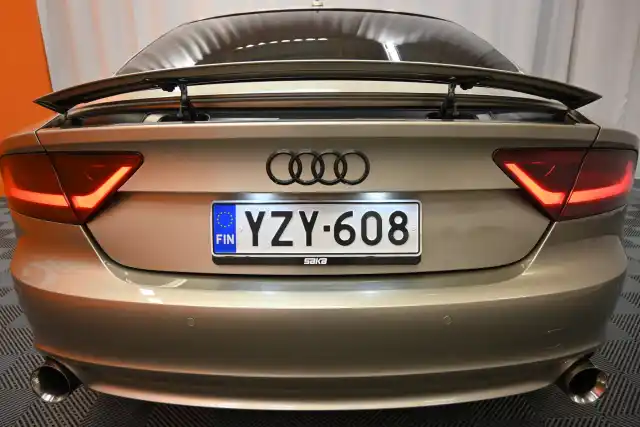 Beige Viistoperä, Audi A7 – YZY-608