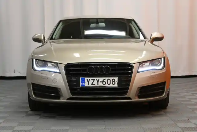 Beige Viistoperä, Audi A7 – YZY-608