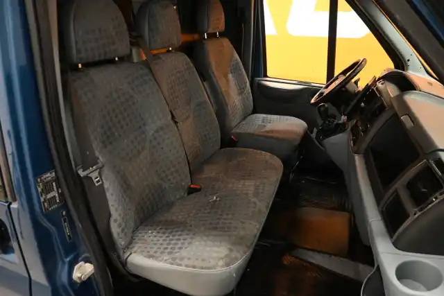 Sininen Pakettiauto, Ford Transit – ZAZ-221