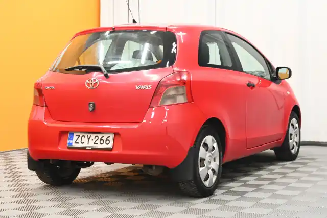 Punainen Tila-auto, Toyota Yaris – ZCY-266