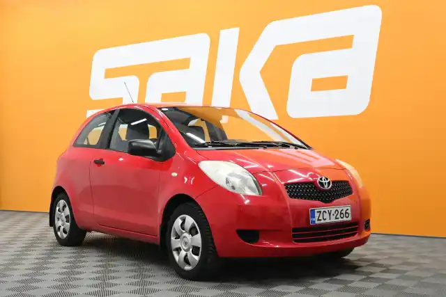 Punainen Tila-auto, Toyota Yaris – ZCY-266