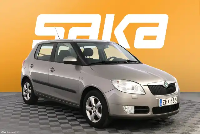 Ruskea (beige) Viistoperä, Skoda Fabia – ZHX-835