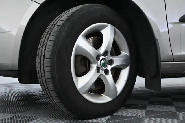 Ruskea (beige) Viistoperä, Skoda Fabia – ZHX-835